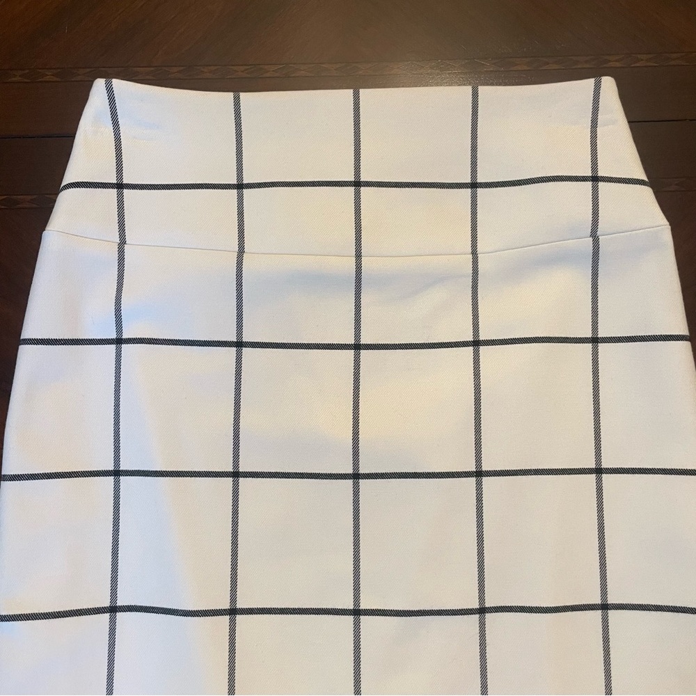 Express Women’s Cream and Black High Waisted Pencil Skirt - Picture 2 of 8